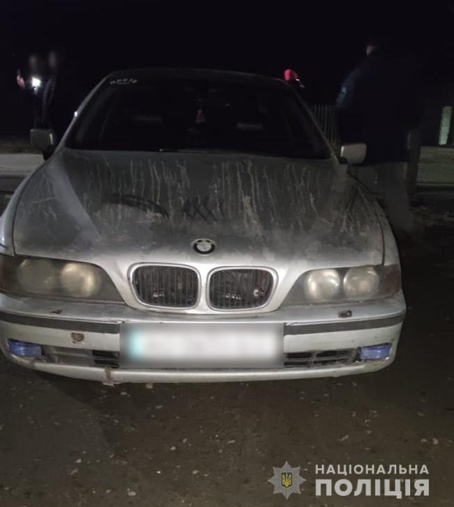В Герце журналисту порезали шины на авто
