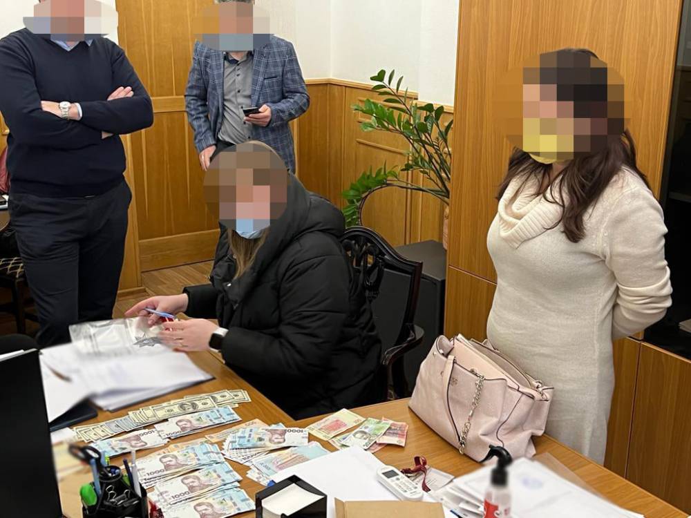 В Киеве  банкир пытался подкупить сотрудника НБУ