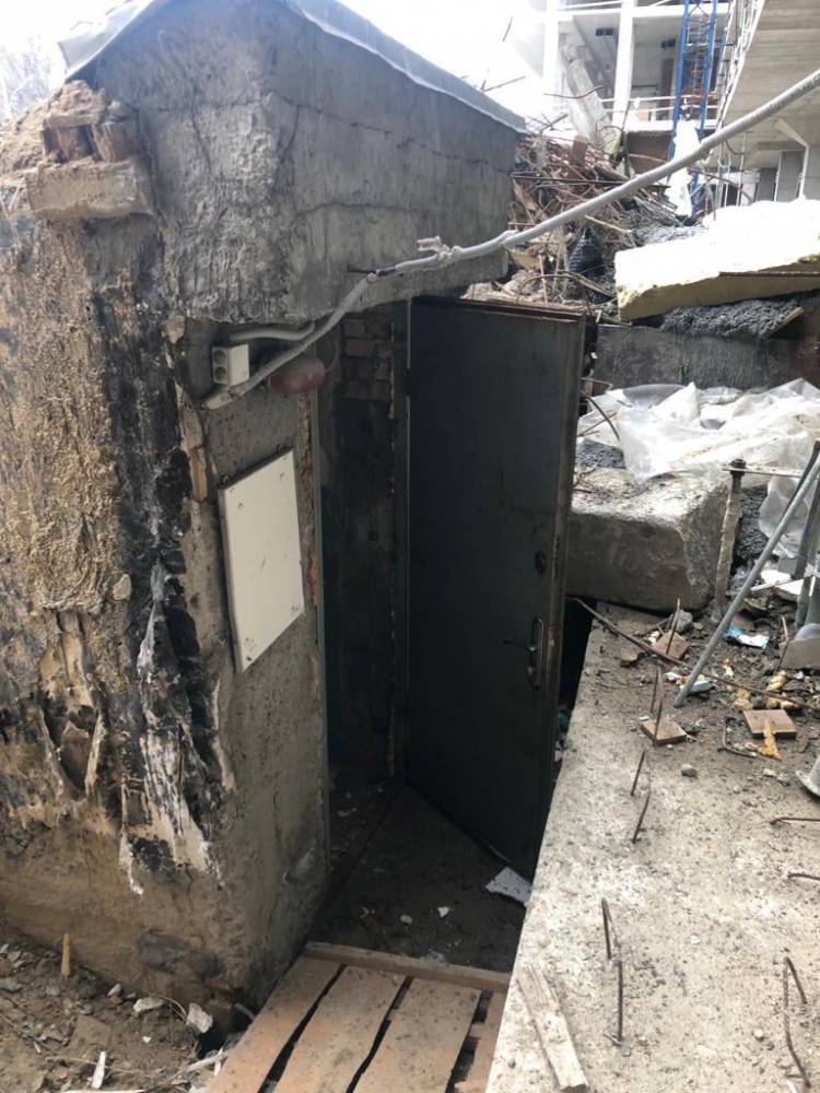 В Киеве экс-директор строительной компании заблокировал бомбоубежище «Довженко-Центра»