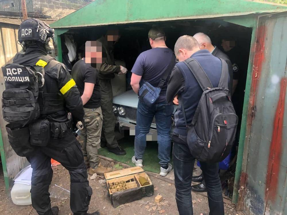 В Киеве незаконно торговали оружием и боеприпасами  