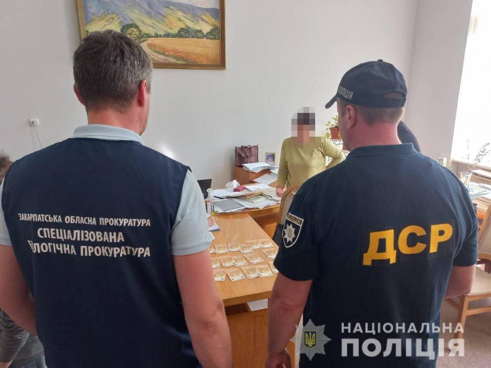 В Закарпатской области один из руководителей опытной станции НААН попался на взятке