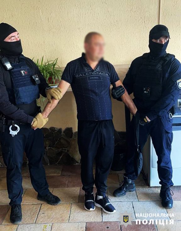 Львовский экс-полицейский помогал призывникам бежать из страны  