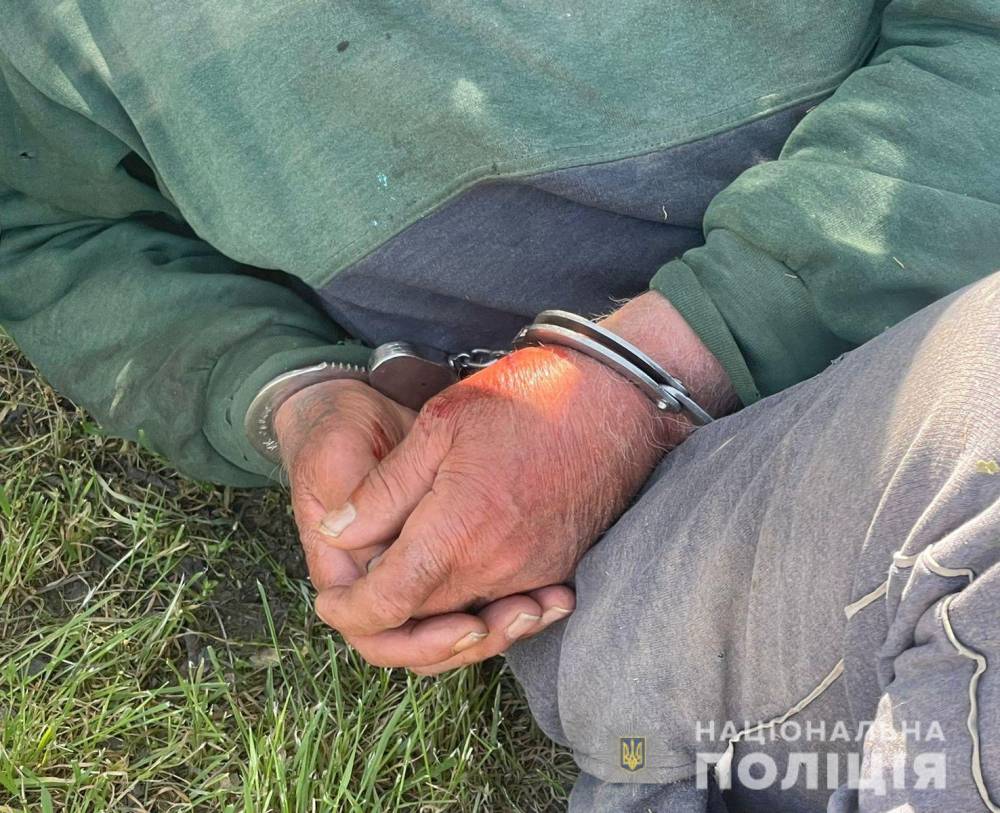 В Одесской области мужчина из ружья ранил полицейского