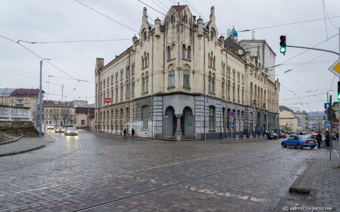 Львовский драмтеатр, имея свое оборудование, потратил почти 300 тысяч гривен на аренду чужого