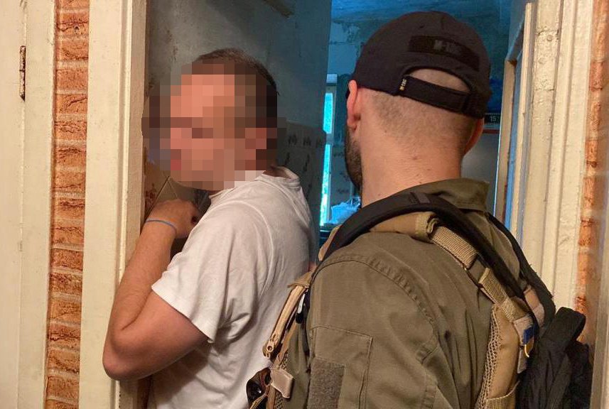 В Киеве житель передавал врагу данные о дислокации военных  
