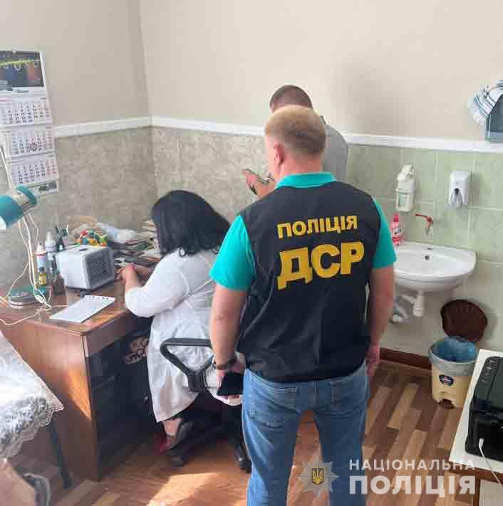 В Хмельницкой области врач за взятки подделывал документы для военнообязанных