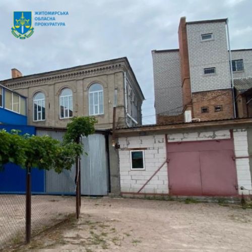 В Бердичеве мужчина незаконно пристроил склад к старинной синагоге