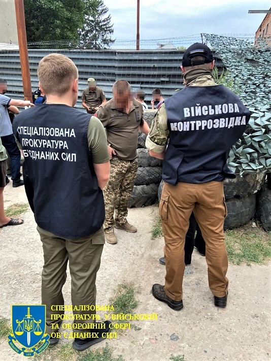 В Харьковской области офицеры ВСУ вымогали взятку у подчиненного  