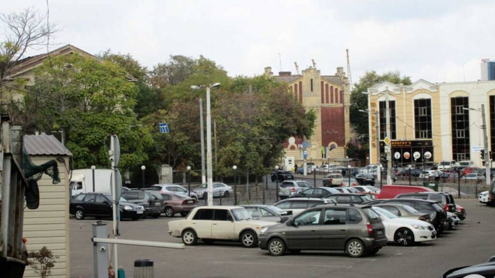 АМПУ відсудила у мерії Одеси парковку біля порту