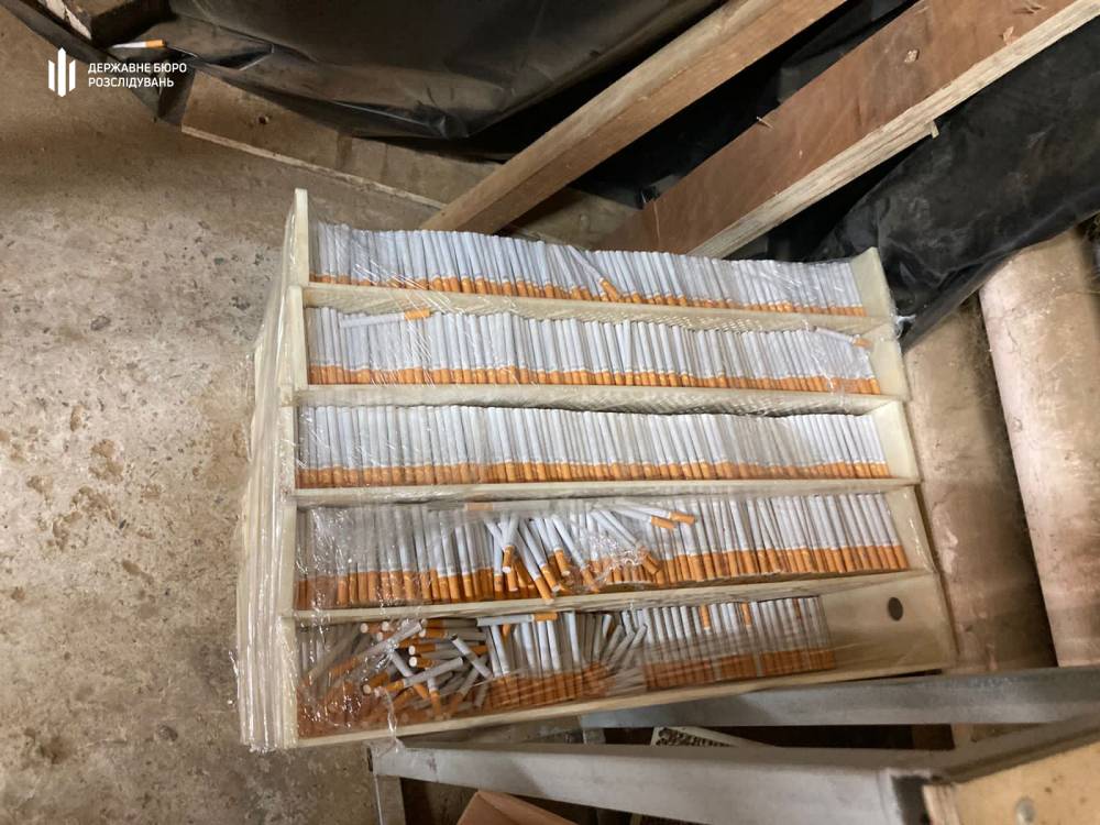 В Днепре экс-чиновник обладминистрации организовал подпольное производство сигарет