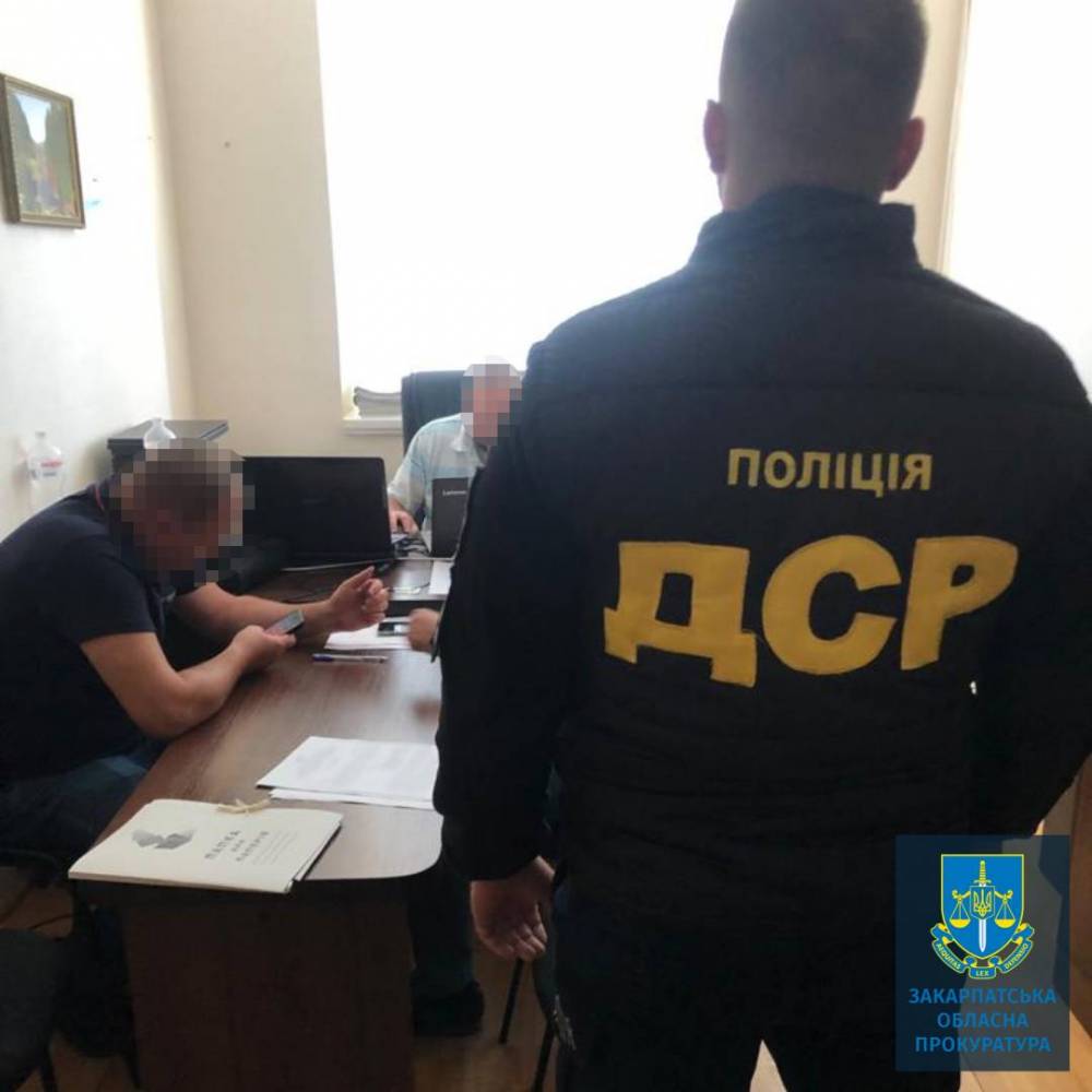 В Ужгороде на взятке поймали инспектора Укртрансбезопасности