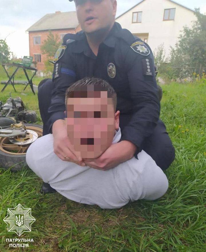 Во Львове наркоман забросал гранатами полицейских