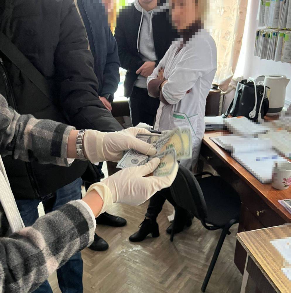На Львівщині працівники лікарні організували корупційну схему