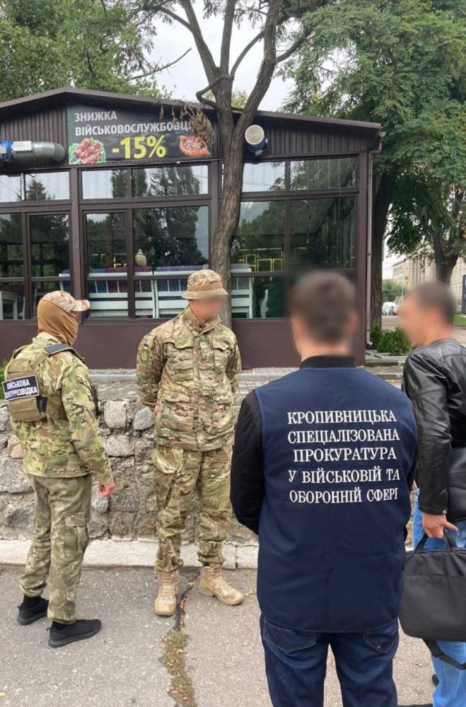 В Кропивницькому військовослужбовець намагався підкупити офіцера