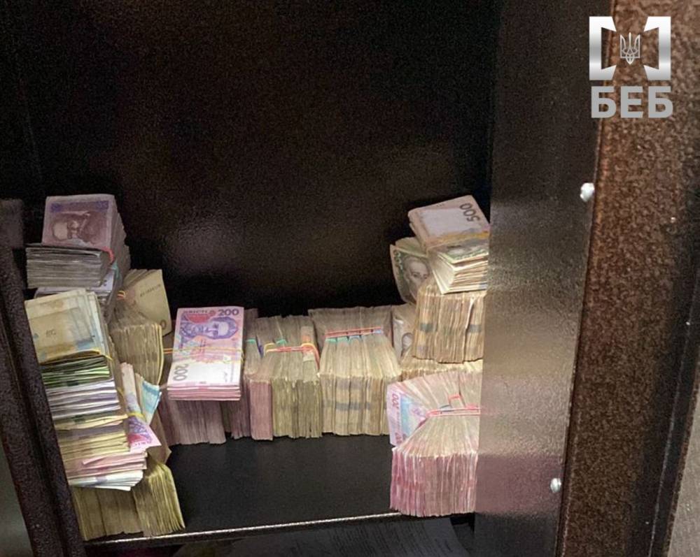 БЕБ знайшло 5 млн гривень у сейфі м’ясокомбінату російських власників