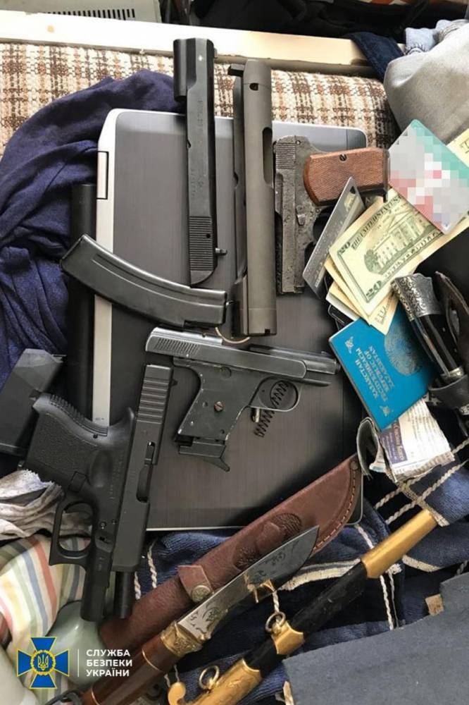 У Чернівецькій області затримали контрабандиста зброї з Казахстану