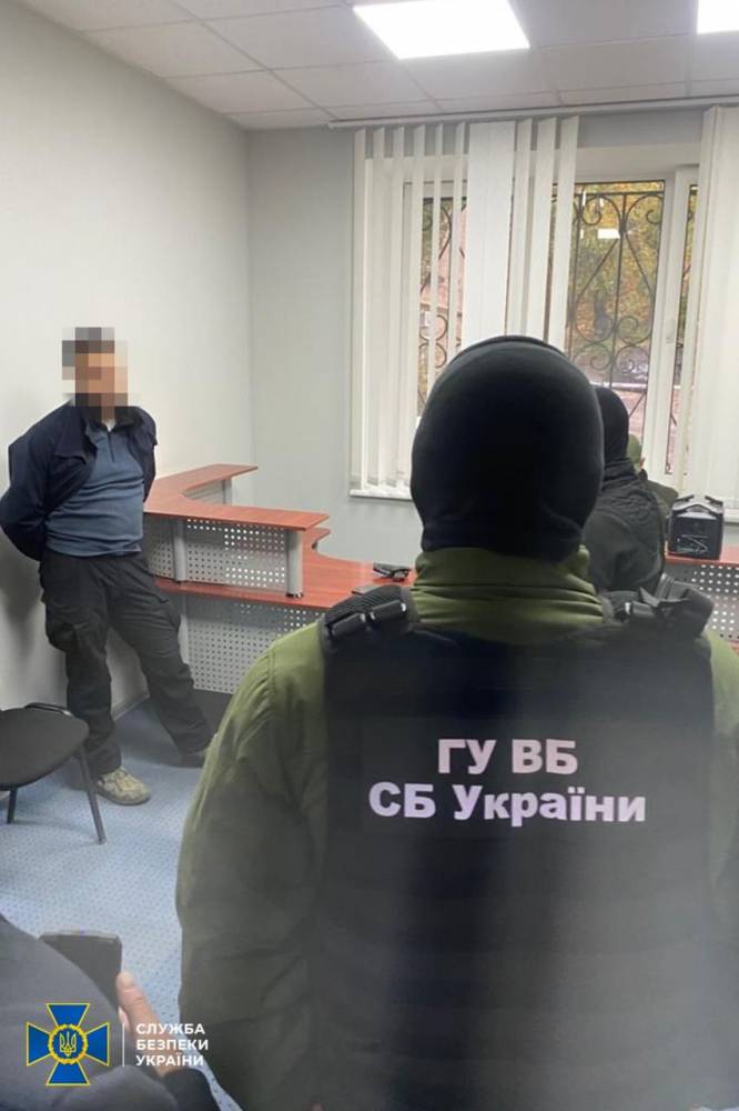 У Києві за шахрайство затримали офіцера СБУ
