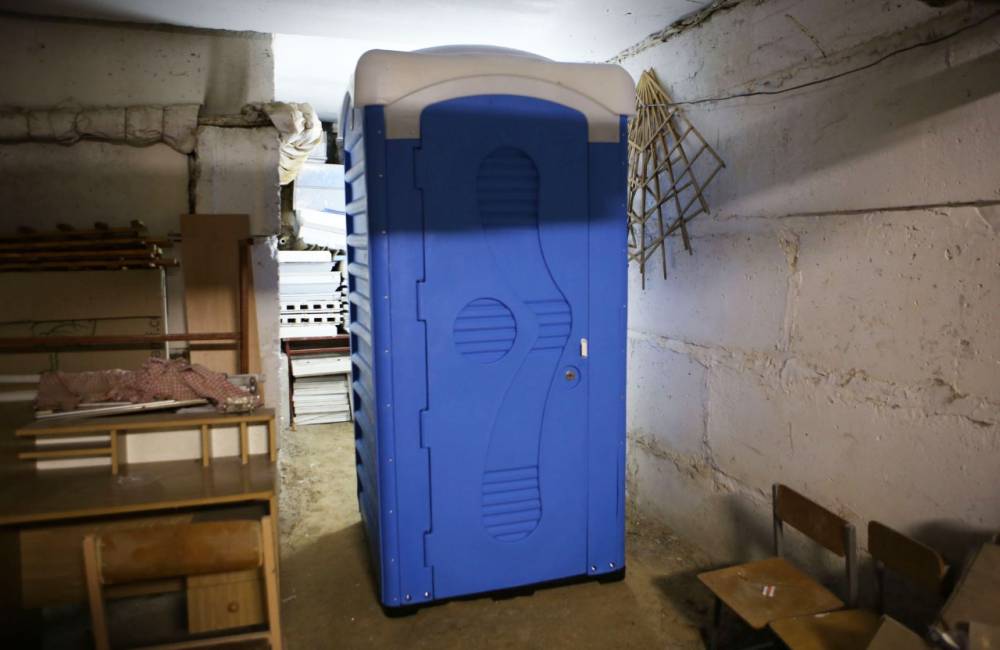 У Полтаві для шкіл закуплять туалети у фірми, пов’язаної із депутатом міськради