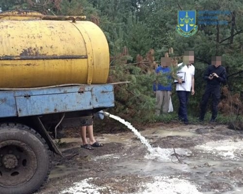 В Житомирській області бізнесмен забруднював ліс відходами