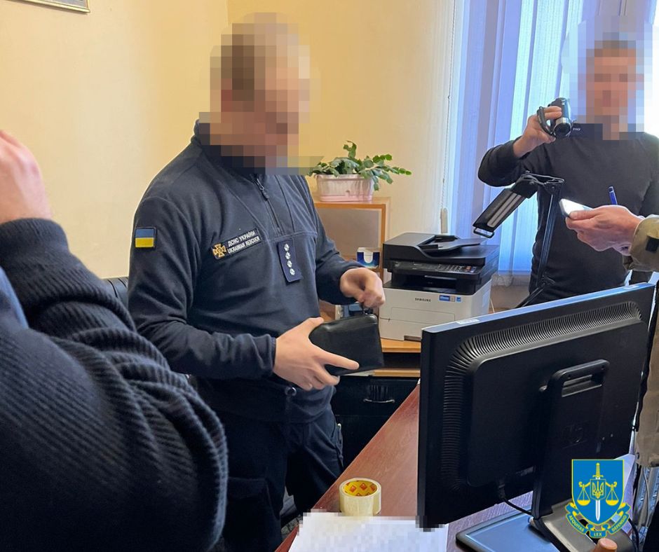 У Львові рятувальник вимагав гроші у бізнесменів