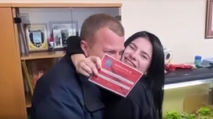 Очільника львівських патрульних відсторонили через подарунок для своєї дівчини