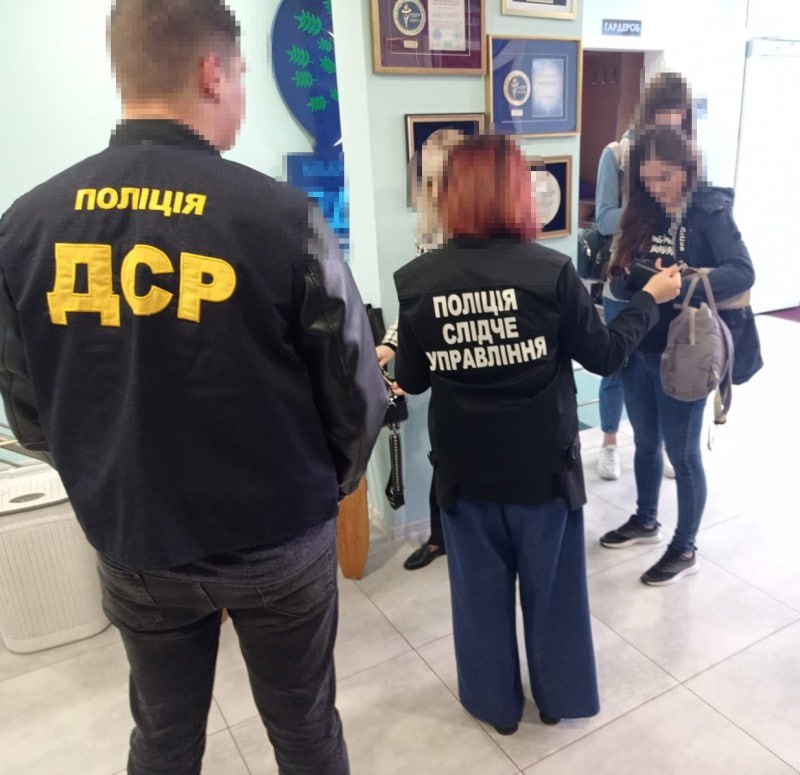 У Чернівцях медцентру заробляв на незаконних операціях  