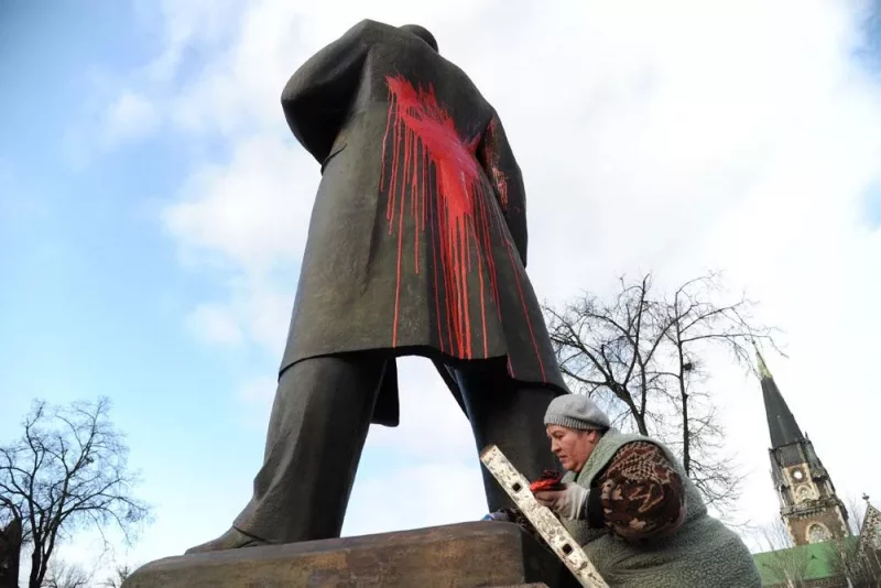 У Львові курсанту дали рік умовно за осквернення пам’ятника Бандері