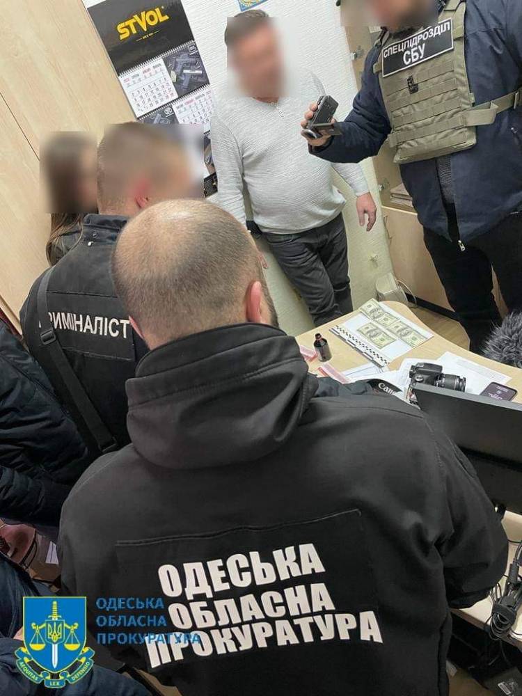 В Одесі на хабарі затримали працівника лабораторії Держмитслужби  
