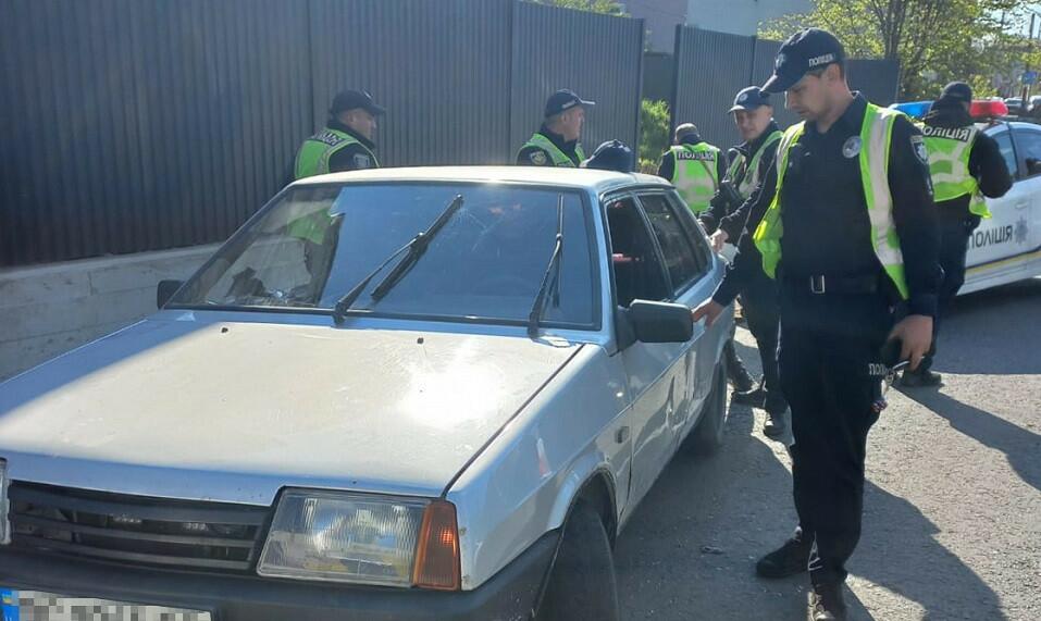 В Львівській області крадій авто наїхав на поліцейського