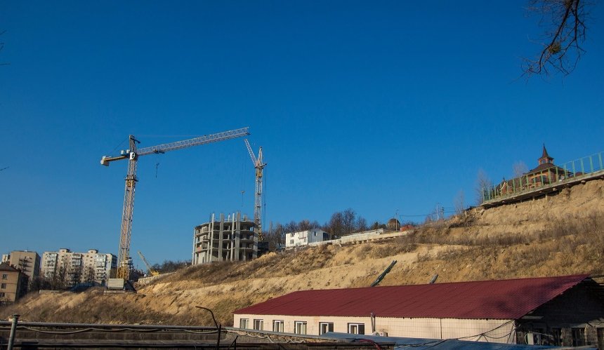 У Києві Вавриш та нардеп Ісаєнко незаконно намагаються забудувати великий сквер