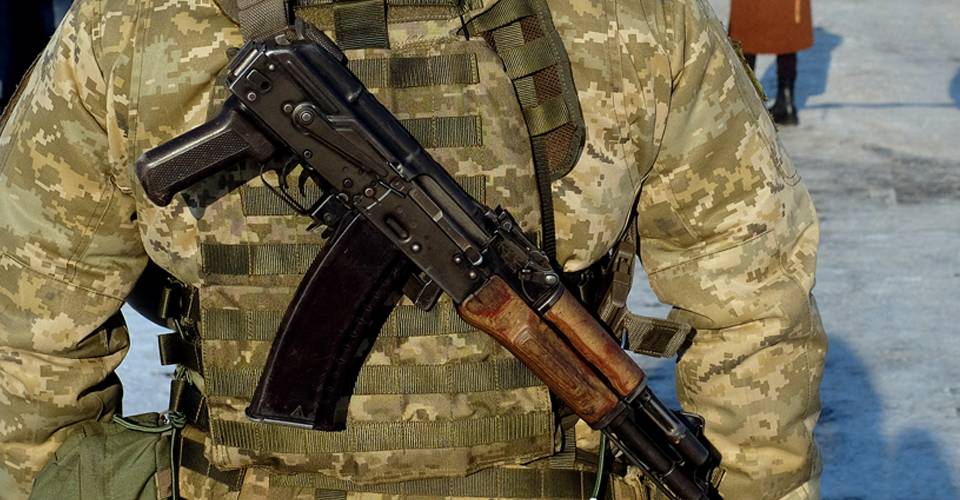 На Дніпропетровщині п’яний солдат через зауваження застрелив двох товаришів