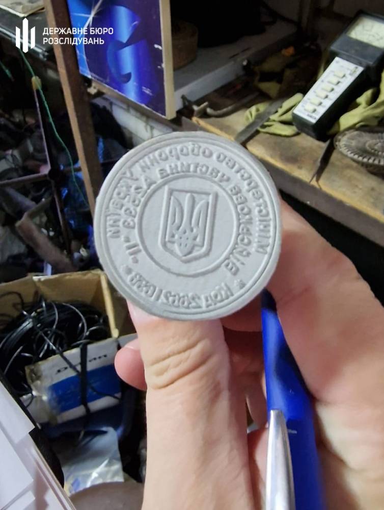 У Дніпрі військовослужбовці Повітряного командування «Схід» привласнювали паливо з АЗС  