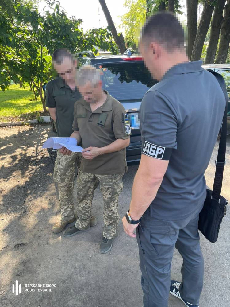 У Дніпрі військовослужбовці Повітряного командування «Схід» привласнювали паливо з АЗС  