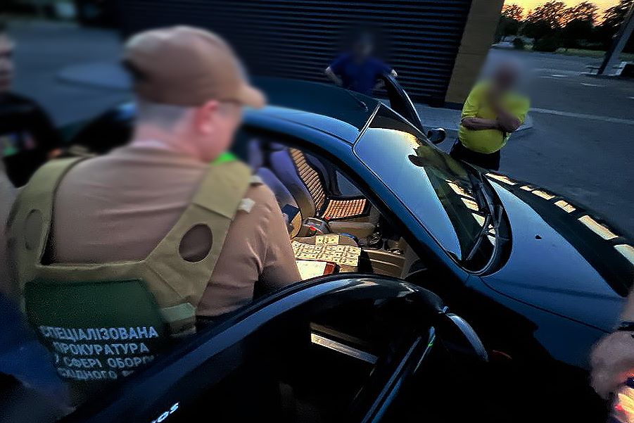У Дніпрі на хабарі затримали військовослужбовця військкомату  
