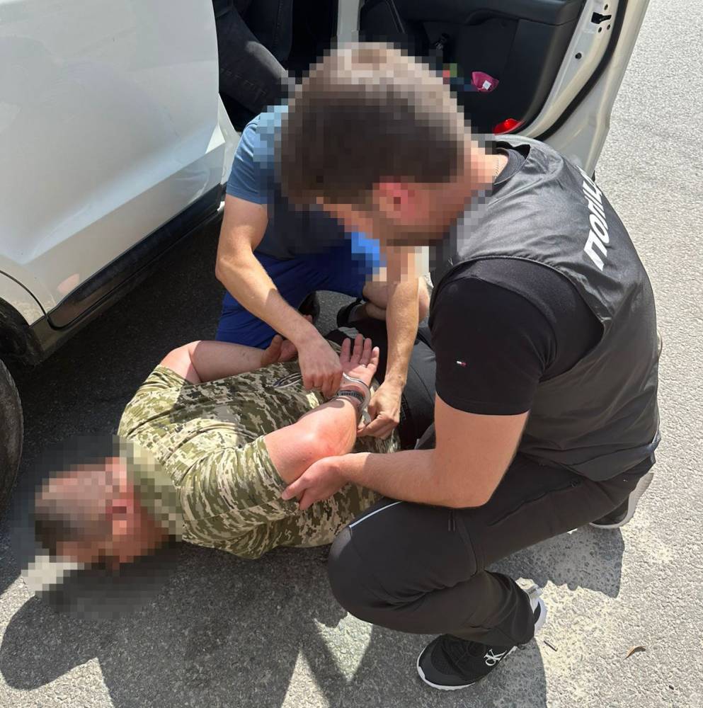 На Львівщині на хабарі затримали службовця районного військкомату  