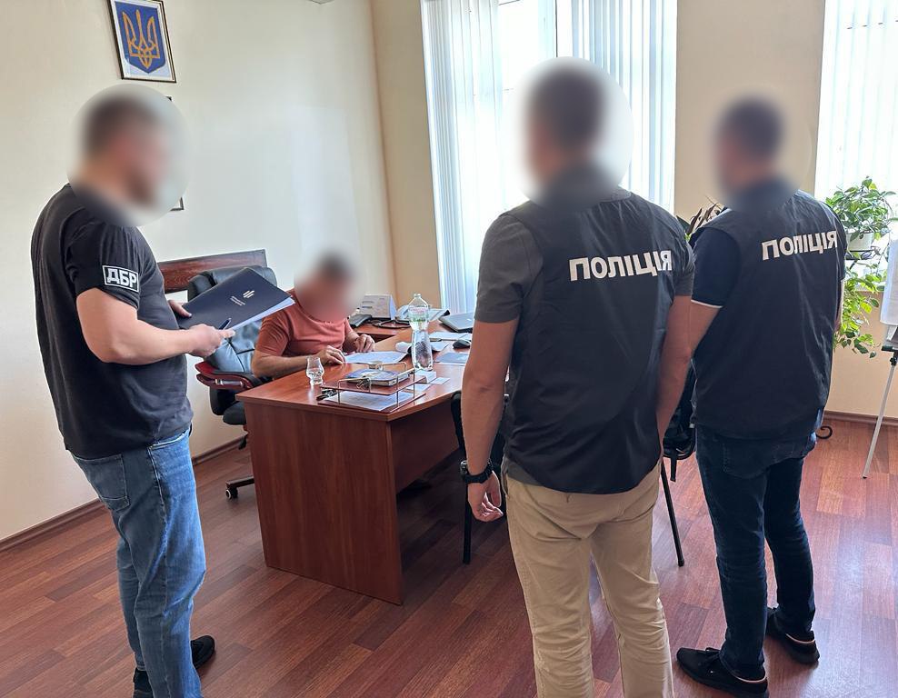 В Одесі посадовець управління виконнання покарань вимагав від інвестора 10 тисяч доларів  