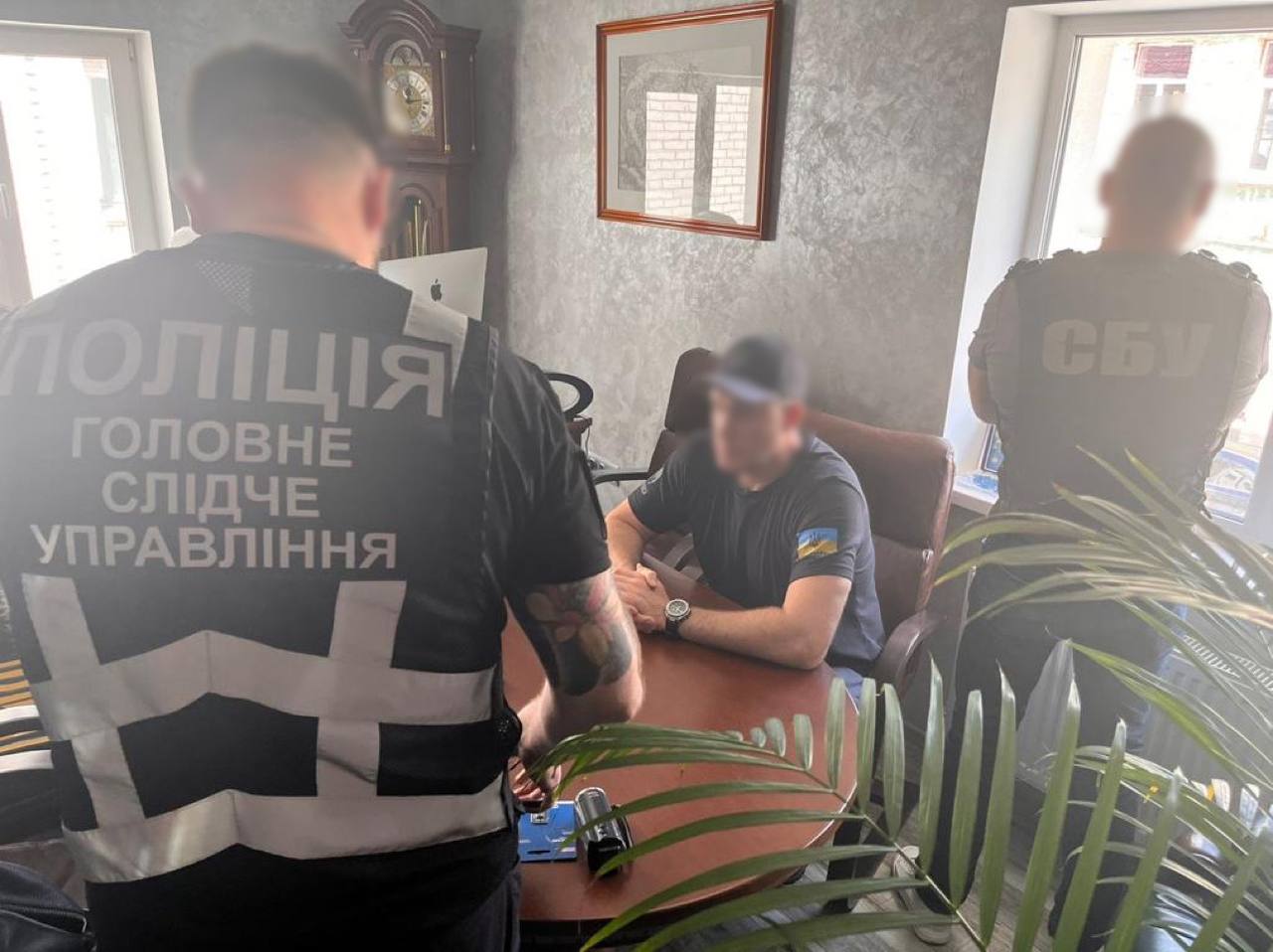 У Кропивницькому затримали депутата, котрий погрозами вимагав у компаньйона 92 тисячі доларів