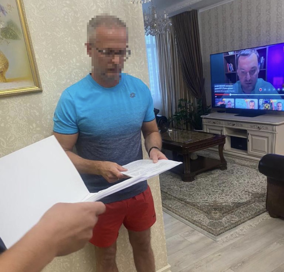 У Києві директор пологового будинку займався фіктивним працевлаштуванням робітників