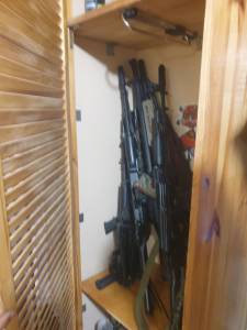 На Київщині посадовець військкомату незаконно зберігав велику партію зброї  