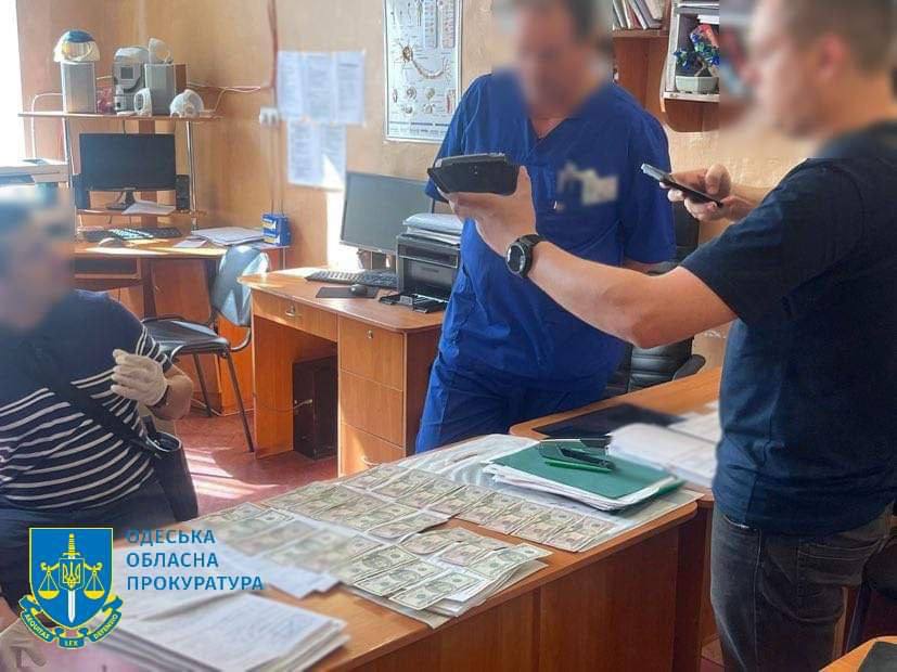 В Одесі лікарі вимагали 1,2 тисячі доларів за проведення операції