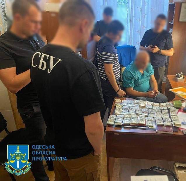В Одесі лікарі вимагали 1,2 тисячі доларів за проведення операції  
