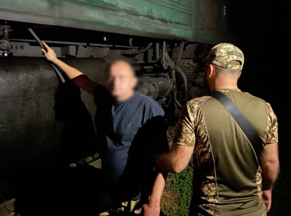 На Вінничині викрили групи крадіїв палива з локомотивних депо