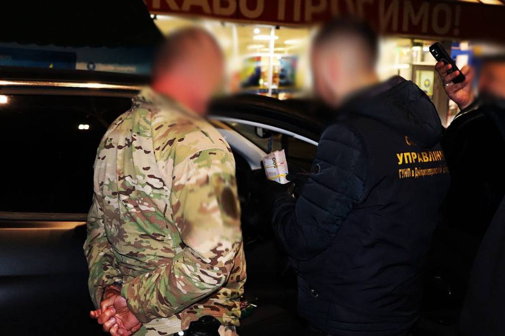 В Дніпрі військовослужбовець вимагав 600 тисяч гривень  