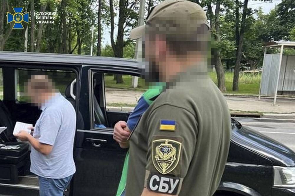 У Харкові на хабарі викрили керівника військкомату та голову ВЛК  