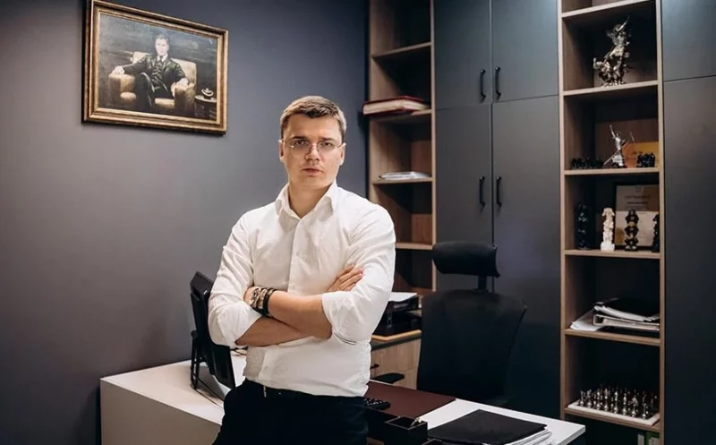 Український адвокат, якого оголосили у розшук за шахрайство, веде бізнес в Іспанії