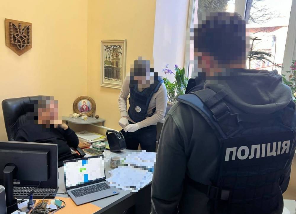 У Києві на хабарі затримали лікаря з медичного центру Міноборону