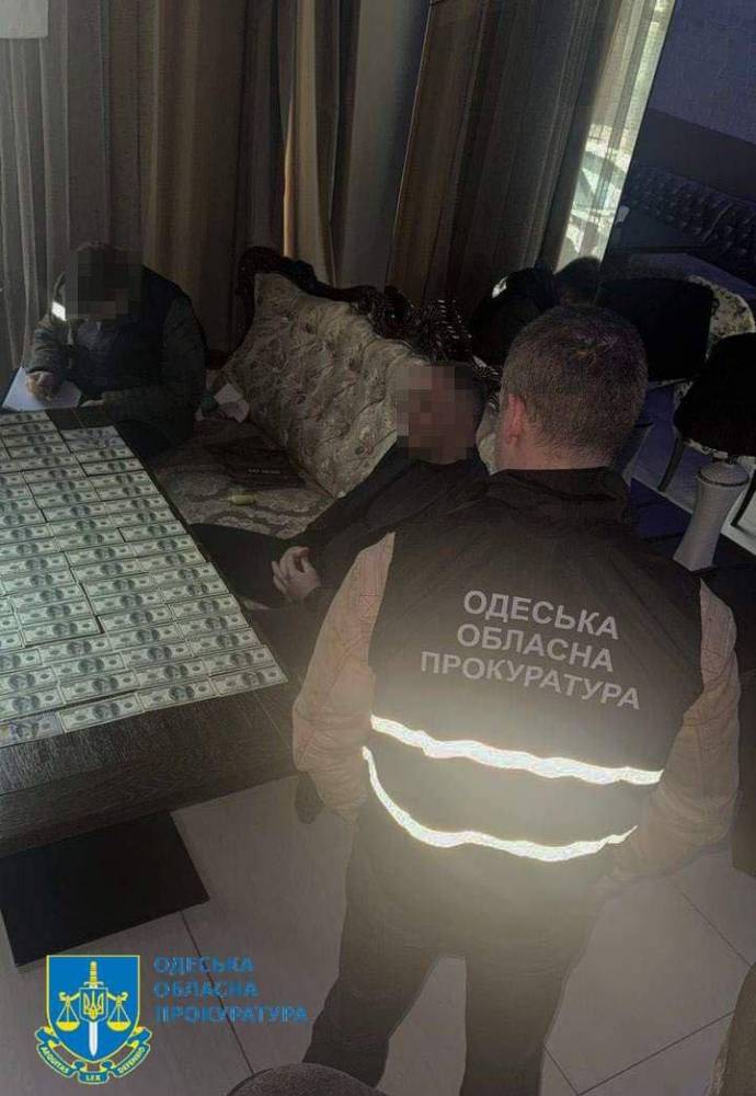 На Одещині дрібний депутат вимагав 20 тисяч доларів
