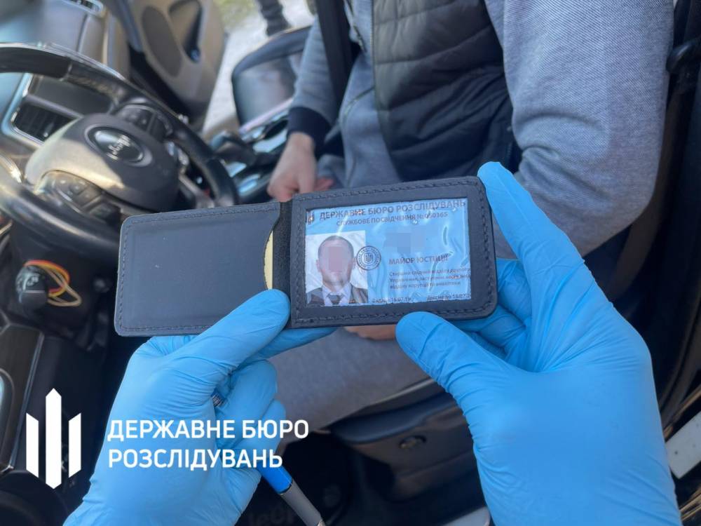 У Києві чоловік користувався підробним посвідченням ДБР