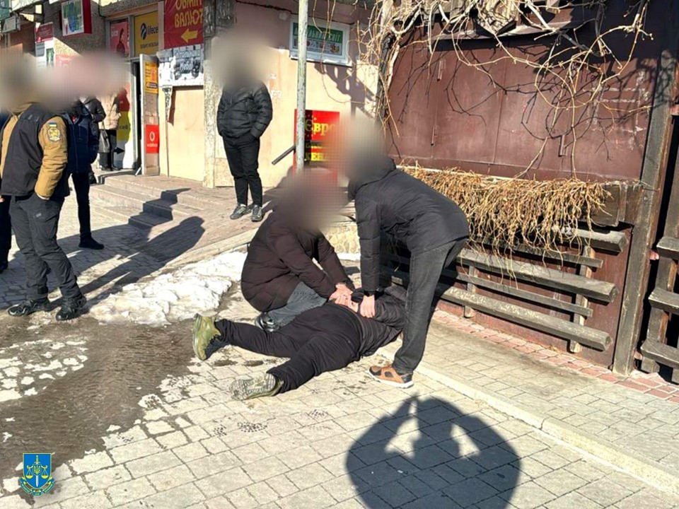 В Тернополі на хабарі затримали військовослужбовця