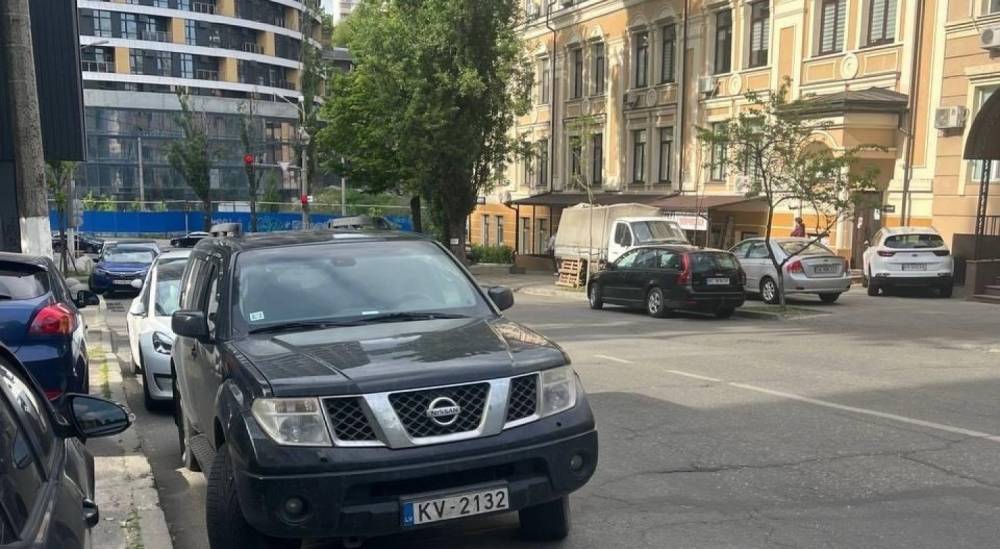 Антикорупціонер Шабунін користується авто, яке надали для допомоги військовим